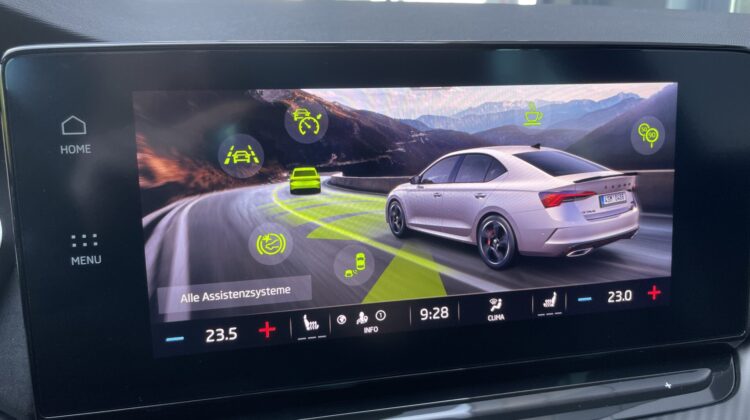 Octavia Limousine 2,0TSi RS Leder HUD AHK DCC