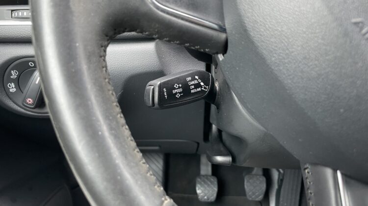 Q3 2.0 TFSI quattro Navi Teilleder AHK 6-Gang