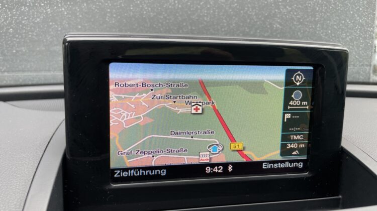 Q3 2.0 TFSI quattro Navi Teilleder AHK 6-Gang