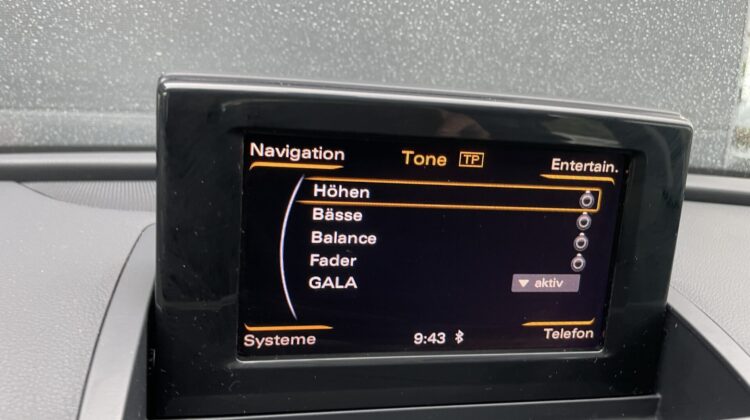 Q3 2.0 TFSI quattro Navi Teilleder AHK 6-Gang