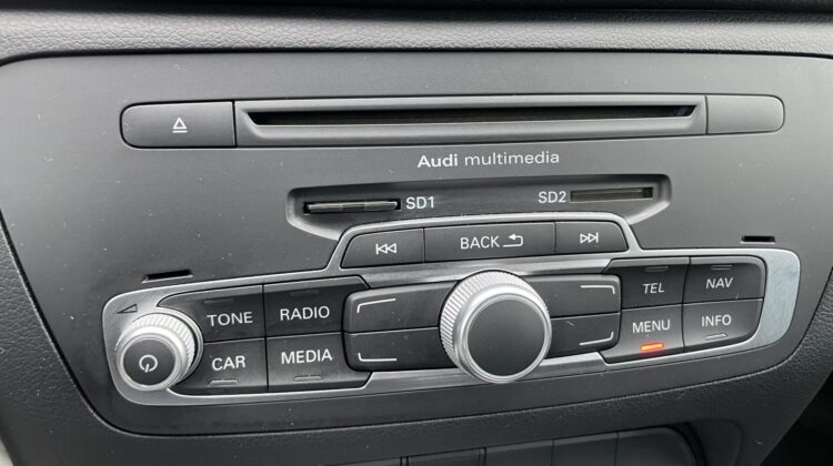Q3 2.0 TFSI quattro Navi Teilleder AHK 6-Gang