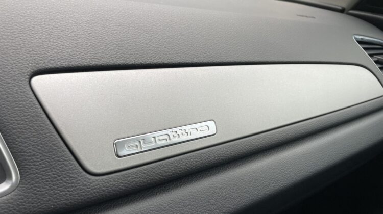 Q3 2.0 TFSI quattro Navi Teilleder AHK 6-Gang