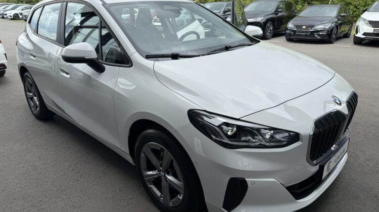 Active Tourer 218 d AT Navi Kamera LED eAHK LED