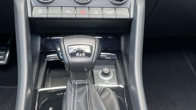 Karoq 2,0TSi DSG Sportline 4×4 Pano Standhz Navi