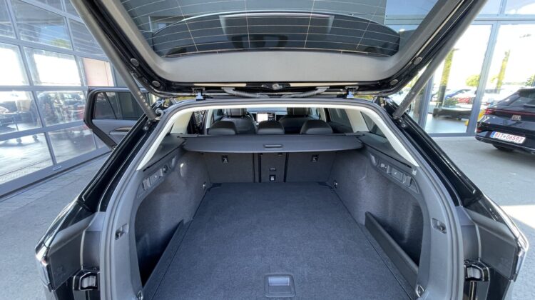 Passat Variant 2.0TDI Elegance Alc. AHK IQ-Light