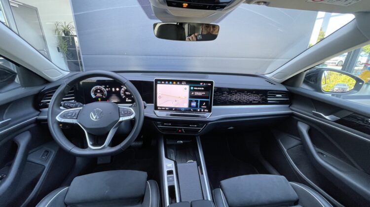 Passat Variant 2.0TDI Elegance Alc. AHK IQ-Light