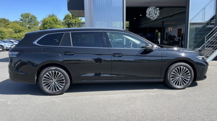 Passat Variant 2.0TDI Elegance Alc. AHK IQ-Light