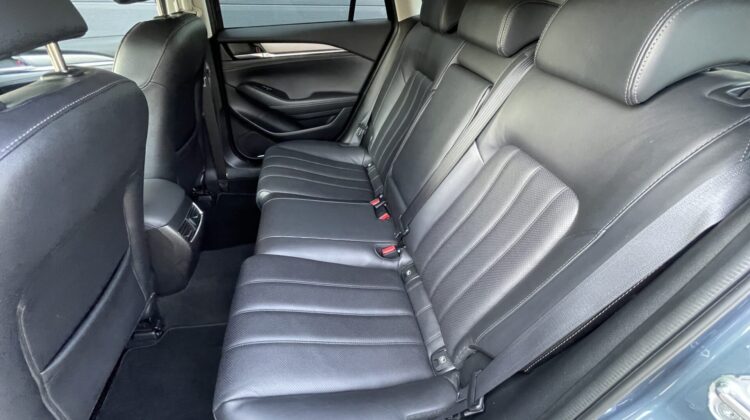 6 Kombi Sports-Line 2,5 AT Bose 360°Leder Navi