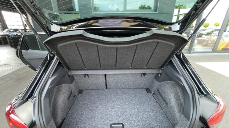Ibiza FR 17″ Navi LED AppleCarplay PDC