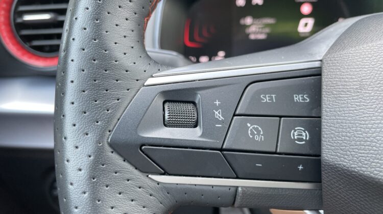 Ibiza FR 17″ Navi LED AppleCarplay PDC
