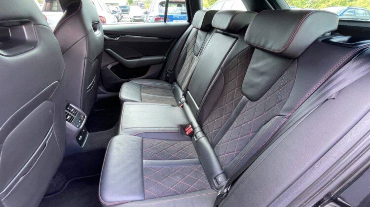 Octavia Combi 2,0TSi RS Pano 360°DCC AHK Massage