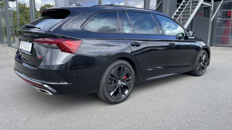 Octavia Combi 2,0TSi RS Pano 360°DCC AHK Massage