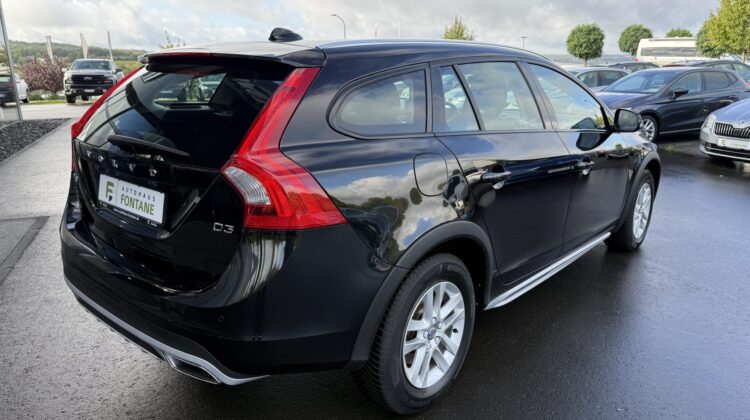V60 Cross Country Navi Kamera Xenon