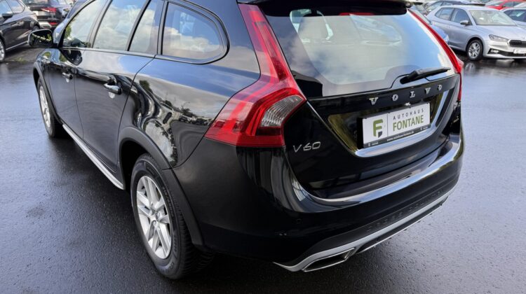 V60 Cross Country Navi Kamera Xenon