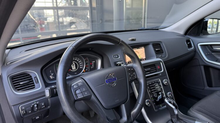 V60 Cross Country Navi Kamera Xenon