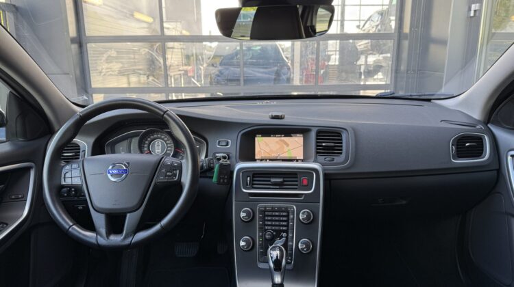 V60 Cross Country Navi Kamera Xenon