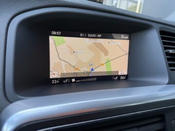 V60 Cross Country Navi Kamera Xenon
