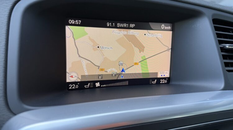 V60 Cross Country Navi Kamera Xenon