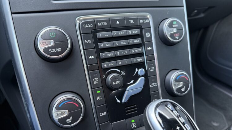 V60 Cross Country Navi Kamera Xenon