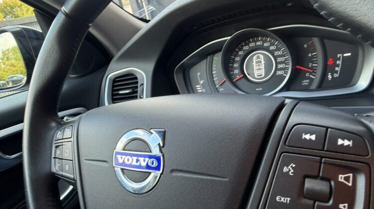 V60 Cross Country Navi Kamera Xenon