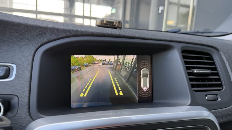 V60 Cross Country Navi Kamera Xenon