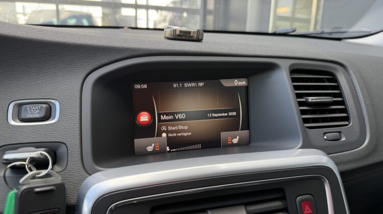 V60 Cross Country Navi Kamera Xenon