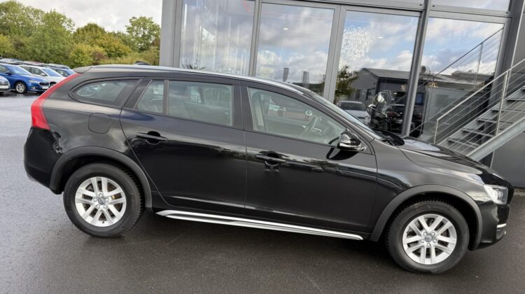 V60 Cross Country Navi Kamera Xenon