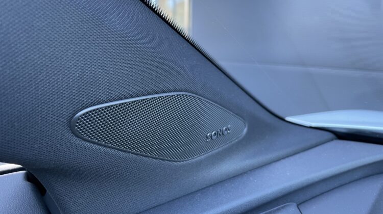 Q4 e-tron S line 21″Pano AHK Magnetic Sonos