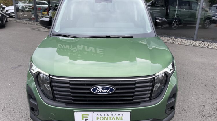 Tourneo Courier A/T Titanium Carplay AHK PDC