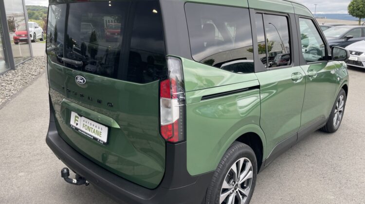 Tourneo Courier A/T Titanium Carplay AHK PDC