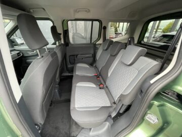 Tourneo Courier A/T Titanium Carplay AHK PDC