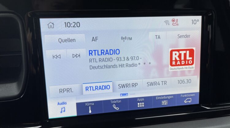 Tourneo Courier A/T Titanium Carplay AHK PDC