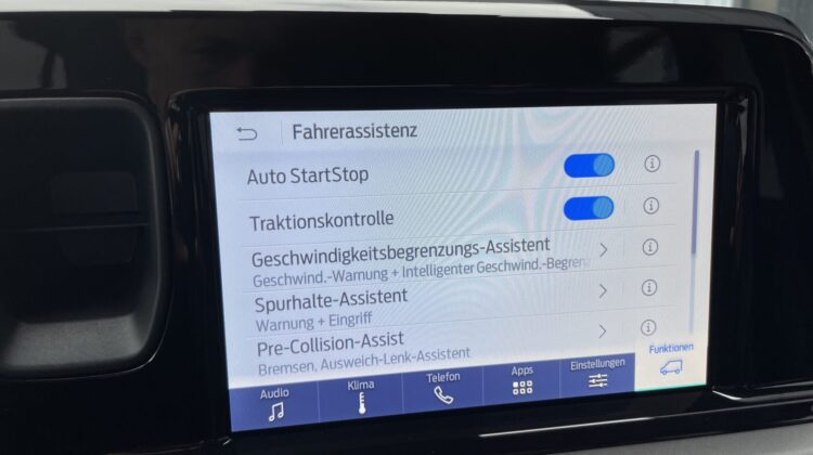 Tourneo Courier A/T Titanium Carplay AHK PDC