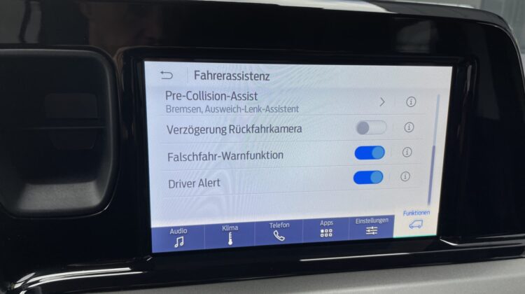 Tourneo Courier A/T Titanium Carplay AHK PDC