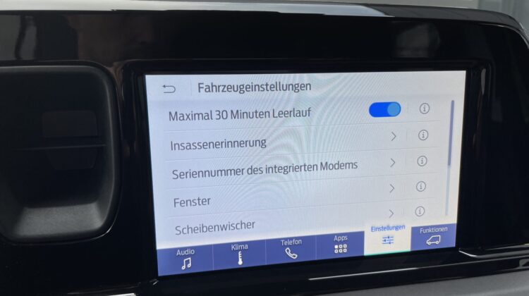 Tourneo Courier A/T Titanium Carplay AHK PDC