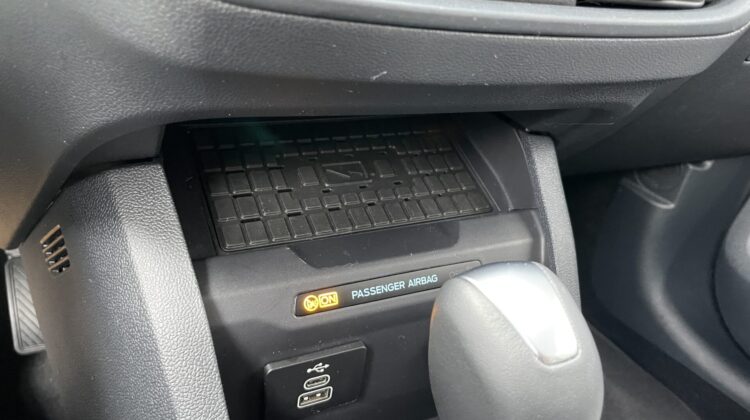 Tourneo Courier A/T Titanium Carplay AHK PDC