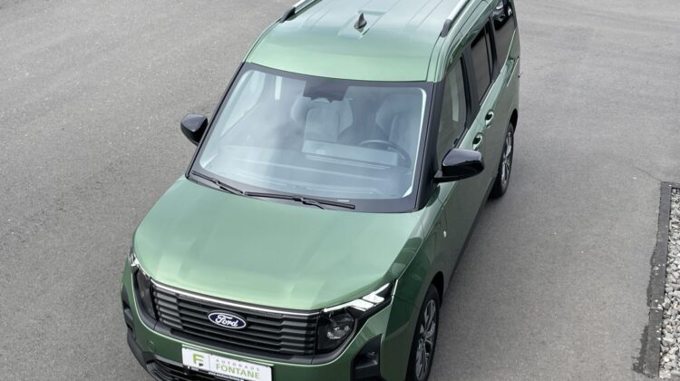 Tourneo Courier A/T Titanium Carplay AHK PDC