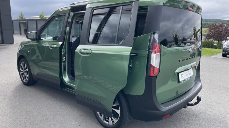 Tourneo Courier A/T Titanium Carplay AHK PDC