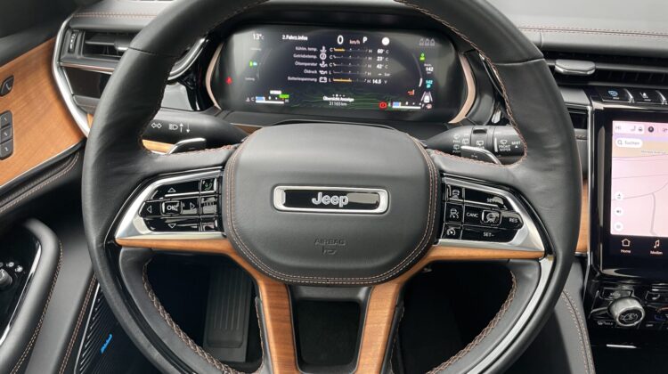 Grand Cherokee Summit Reserve Plug-In-Hybrid 4xe