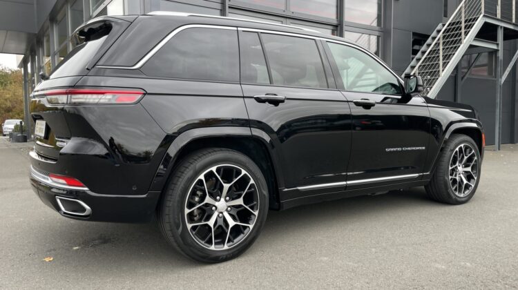 Grand Cherokee Summit Reserve Plug-In-Hybrid 4xe