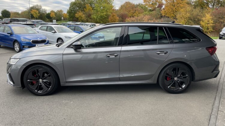 Octavia Kombi 2.0TDI RS AHK Matrix Pano ACC