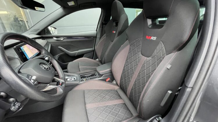 Octavia Kombi 2.0TDI RS AHK Matrix Pano ACC