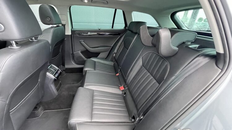 Superb Combi 2,0TSi L&K 4×4 Pano Canton AHK ACC