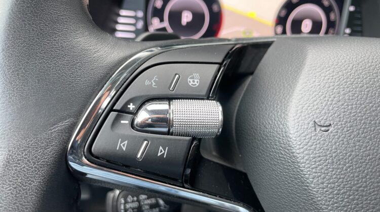 Superb Combi 2,0TSi L&K 4×4 Pano Canton AHK ACC