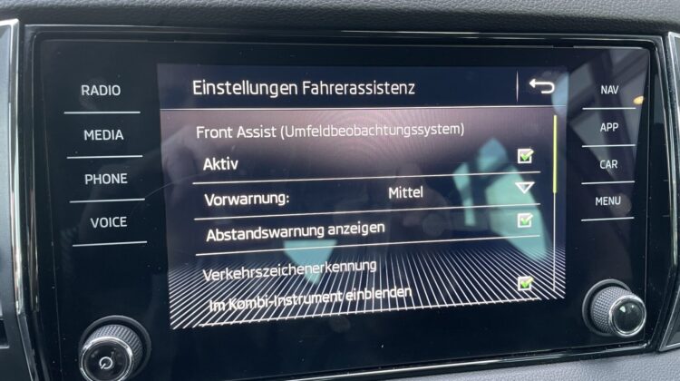 Karoq 2,0TDi Ambition 4×4 DSG Navi AHK Sitzhz