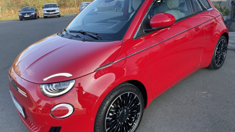 500e 3+1 La Prima Glasdach Leder Key Navi