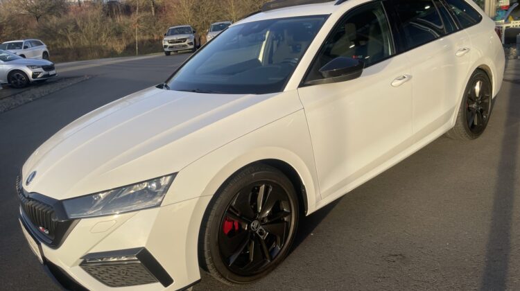 Octavia 2,0TSi Combi RS Pano Matrix AHK Columbus