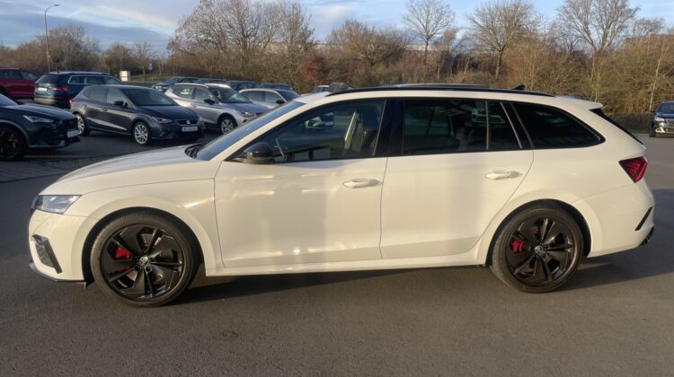 Octavia 2,0TSi Combi RS Pano Matrix AHK Columbus