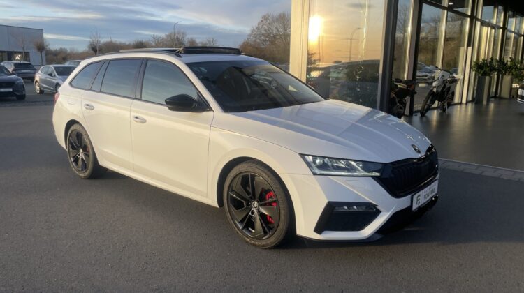 Octavia 2,0TSi Combi RS Pano Matrix AHK Columbus
