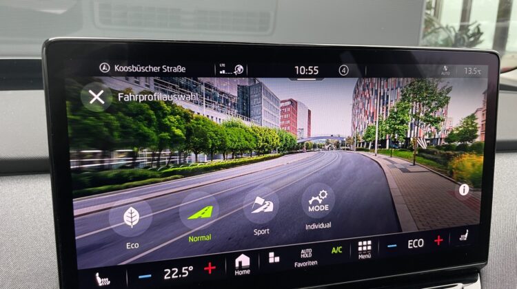 Enyaq iV80 Wärmep.AHK Pano Matrix HUD